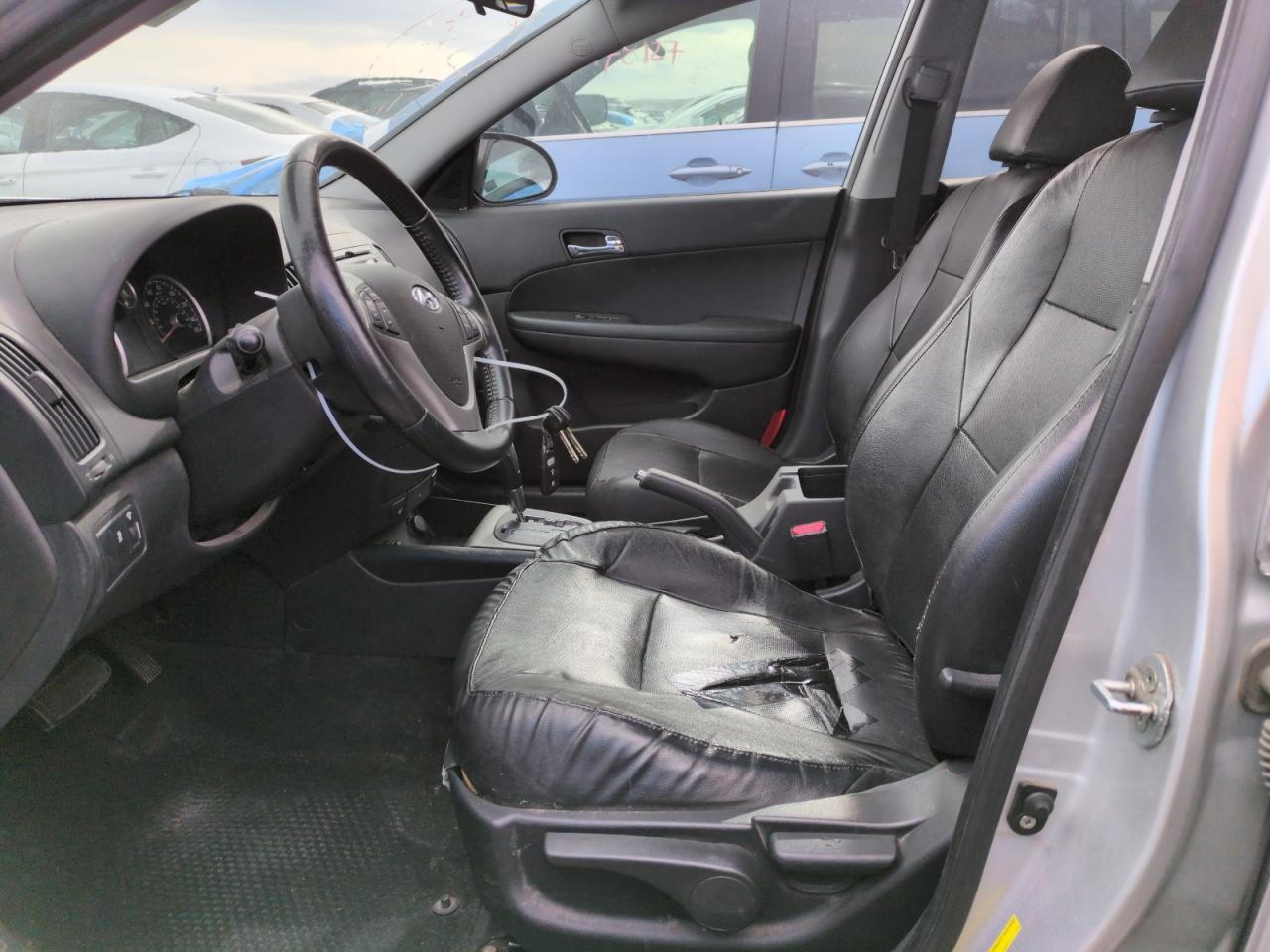 2012 Hyundai Elantra - Image 7