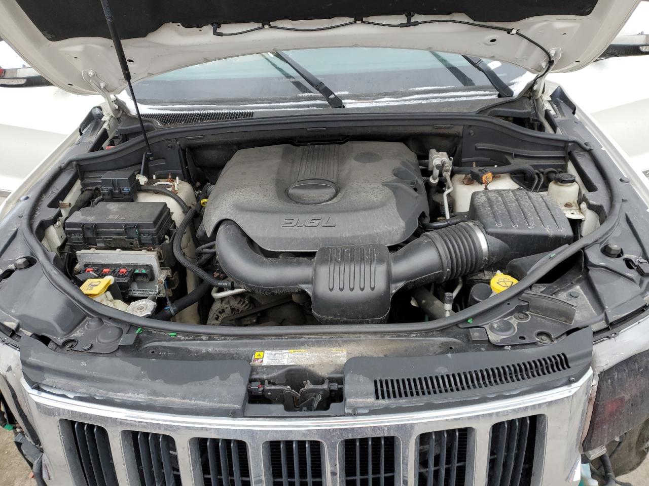 2011 Jeep Grand Cherokee - Image 14