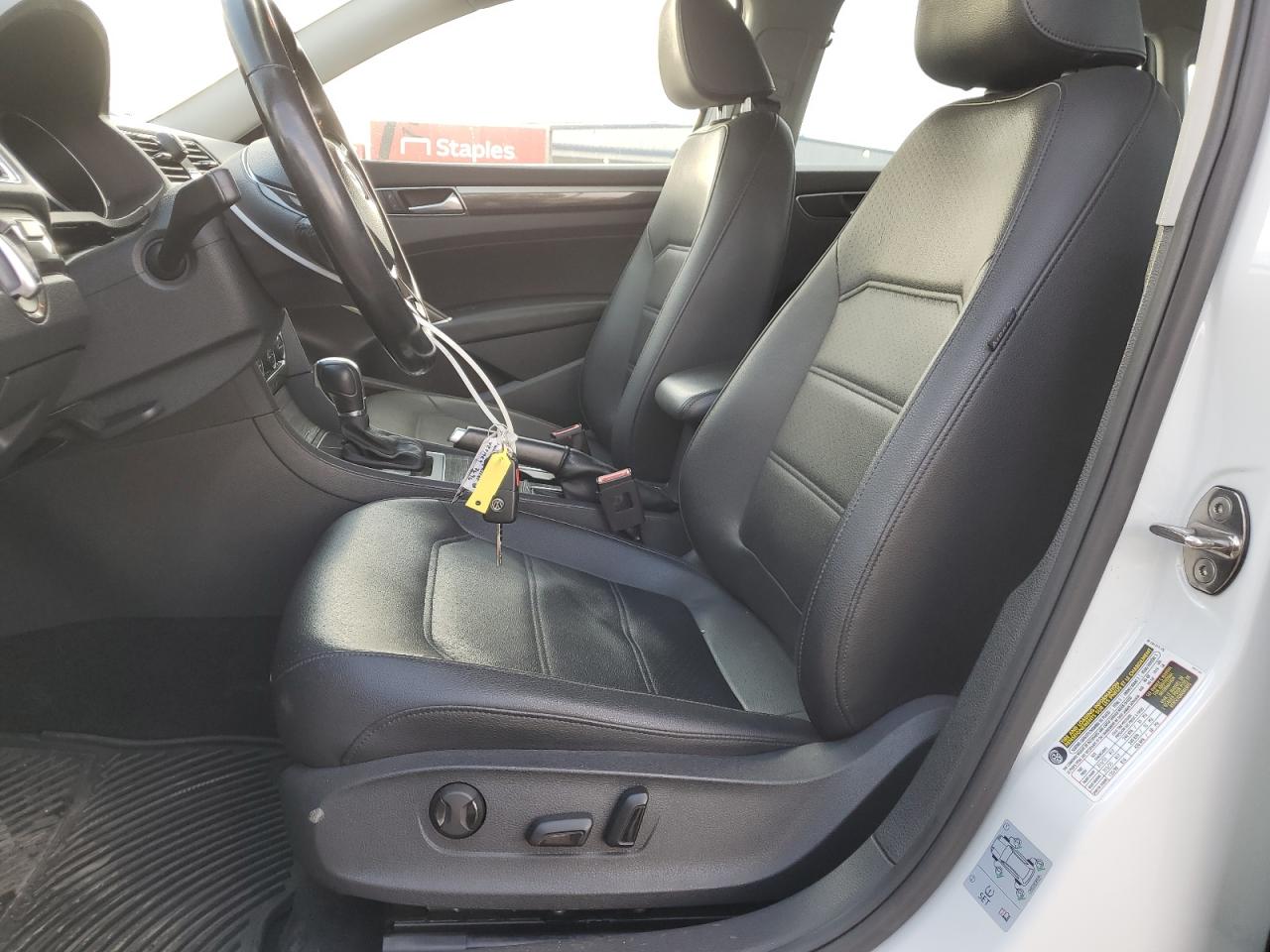 2018 Volkswagen Passat - Image 7