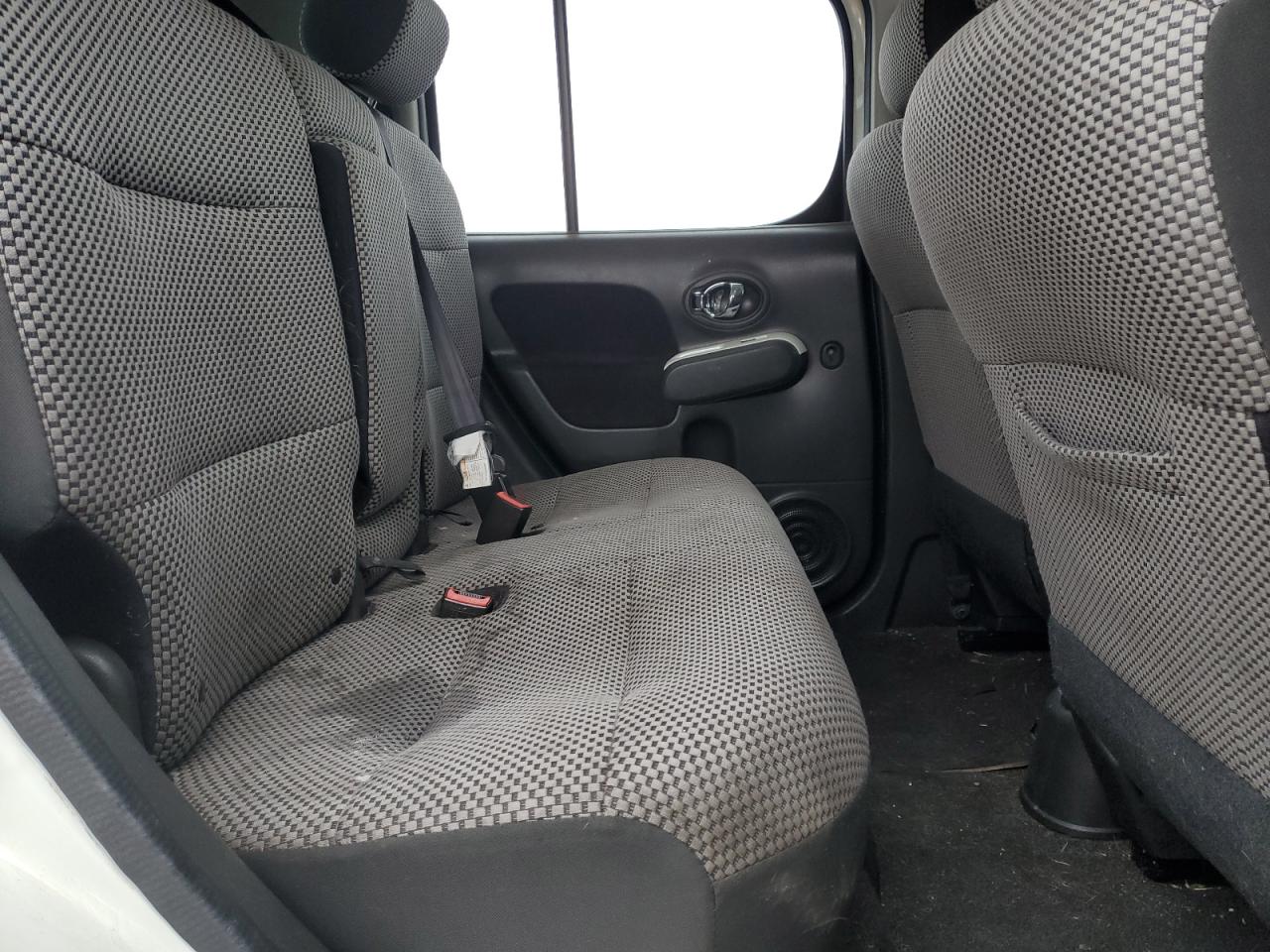2010 Nissan Cube - Image 10
