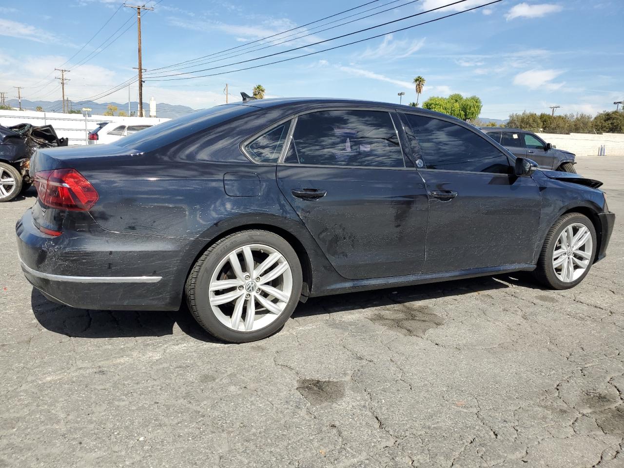 2019 Volkswagen Passat - Image 3