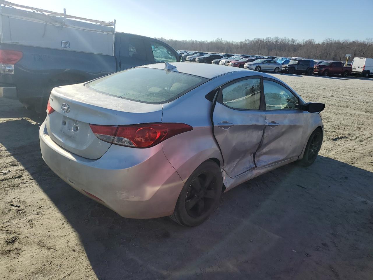 2012 Hyundai Elantra - Image 3