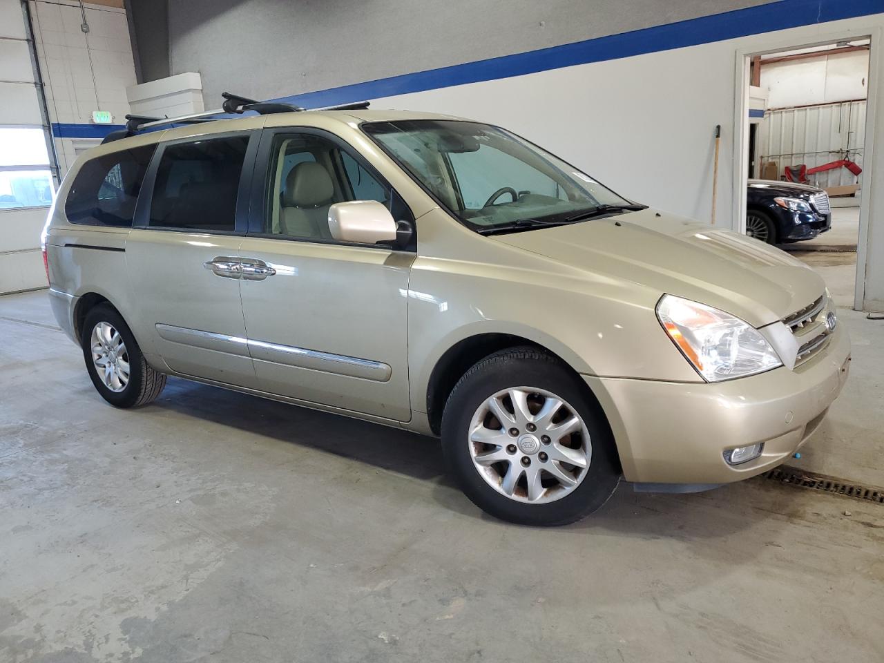 2010 Kia Sedona - Image 4