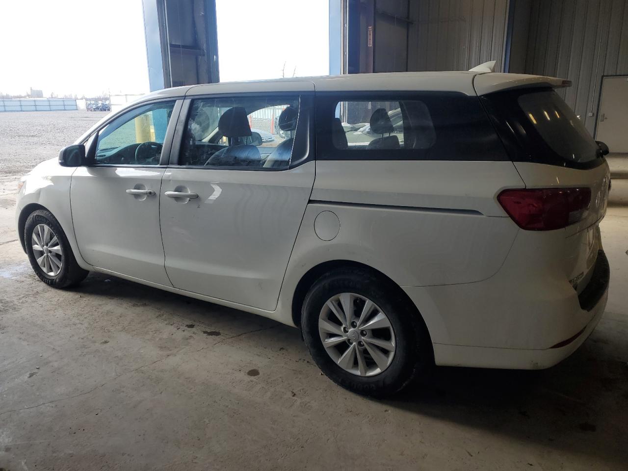 2018 Kia Sedona - Image 2