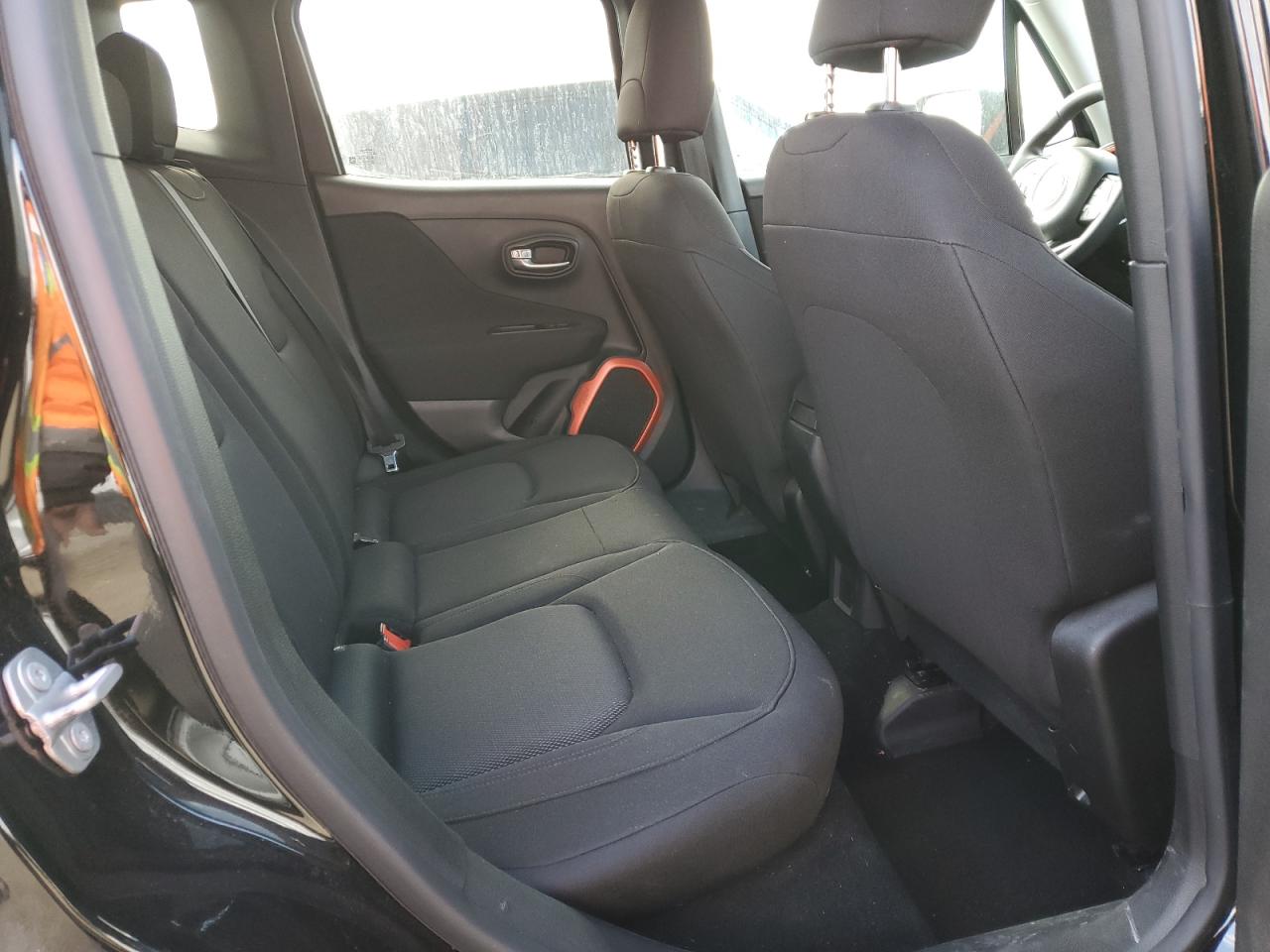 2018 Jeep Renegade - Image 11