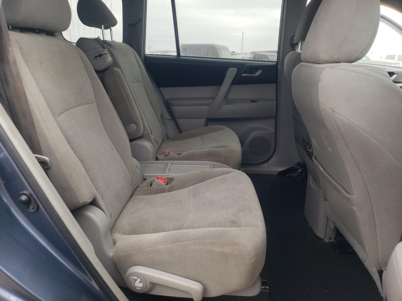 2013 Toyota Highlander - Image 11