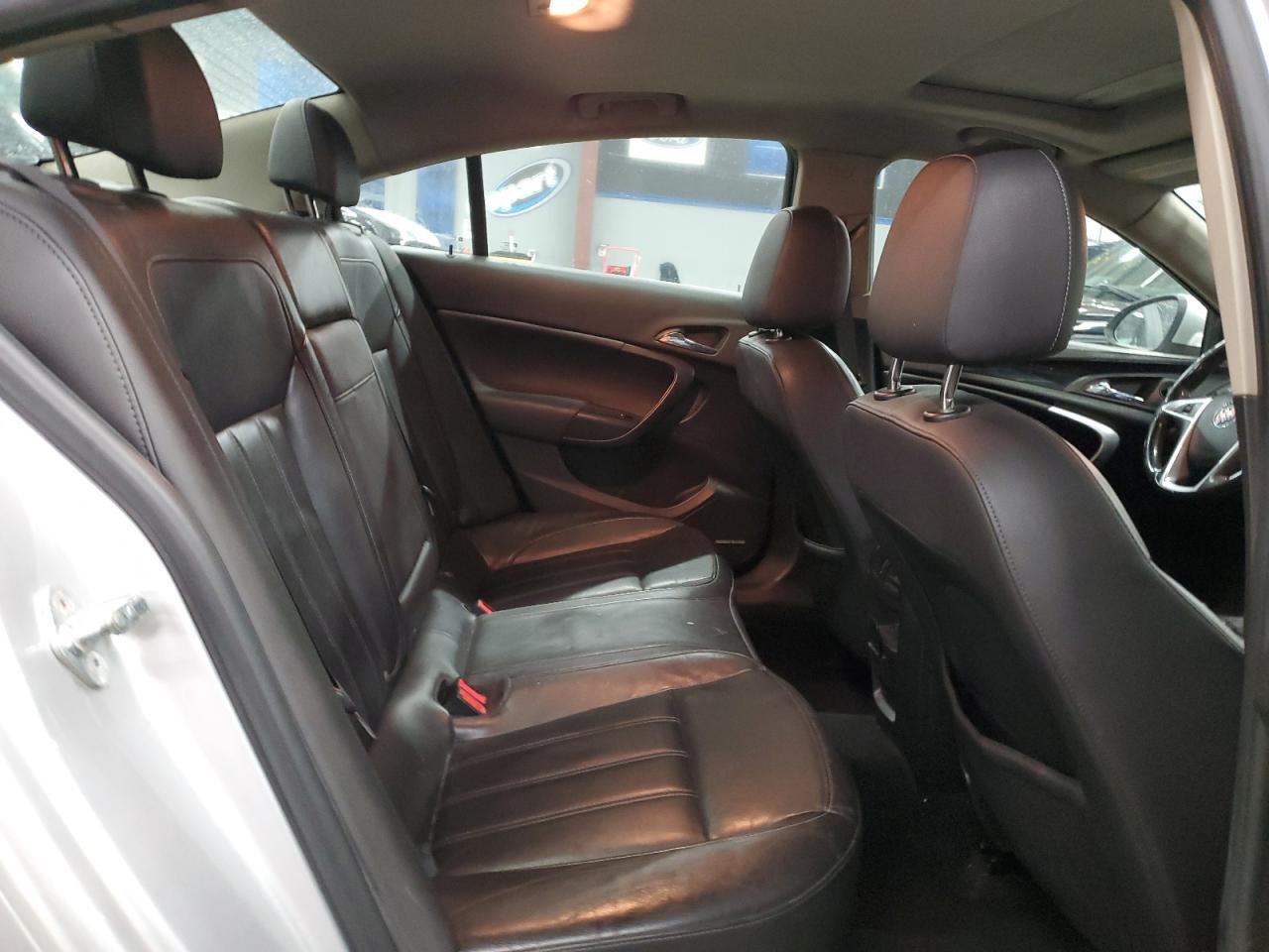 2011 Buick Regal - Image 10