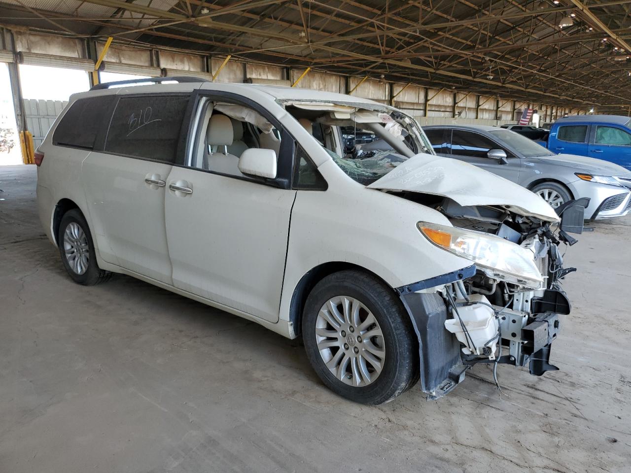 2015 Toyota Sienna - Image 4