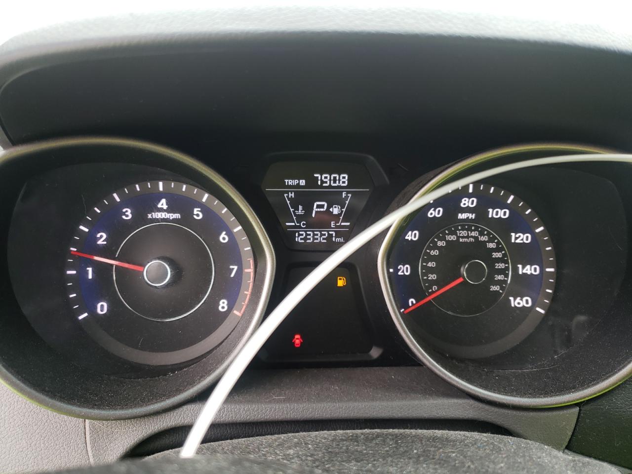 2015 Hyundai Elantra - Image 9