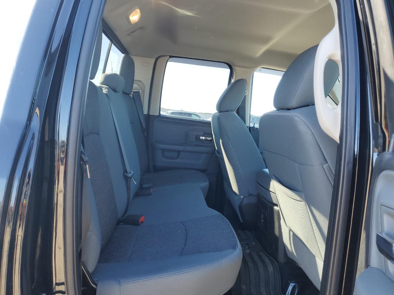 2015 RAM 1500 - Image 10