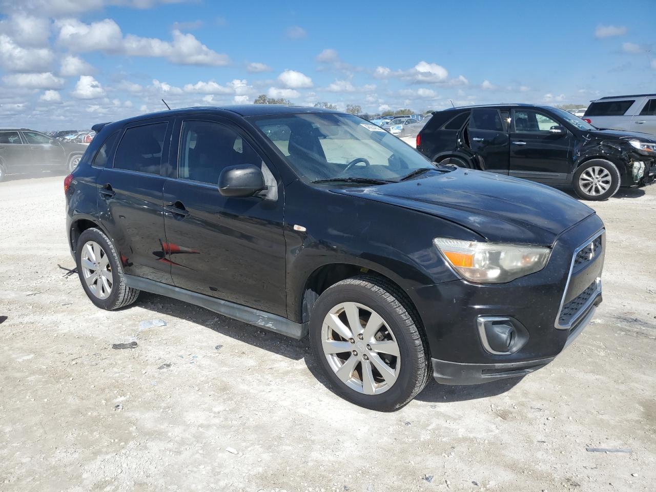 2013 Mitsubishi Outlander - Image 4