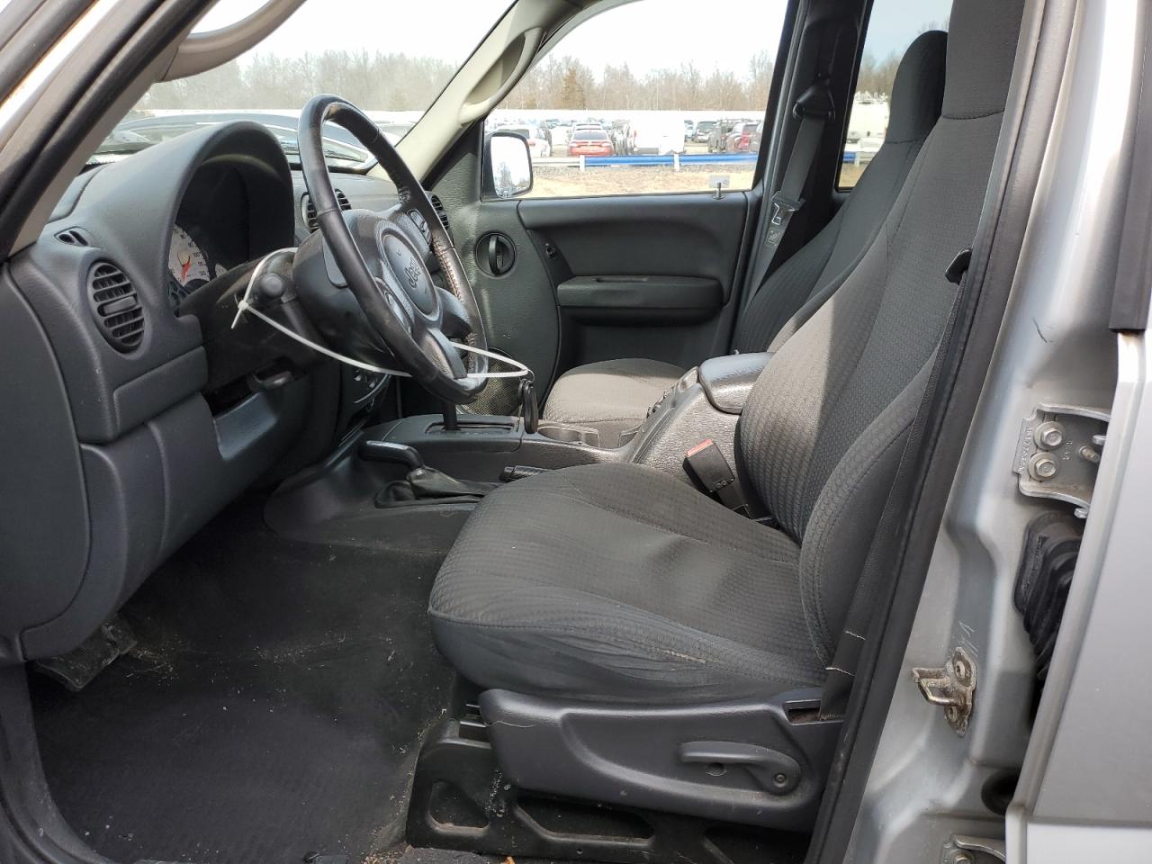 2003 Jeep Liberty (North America) - Image 7