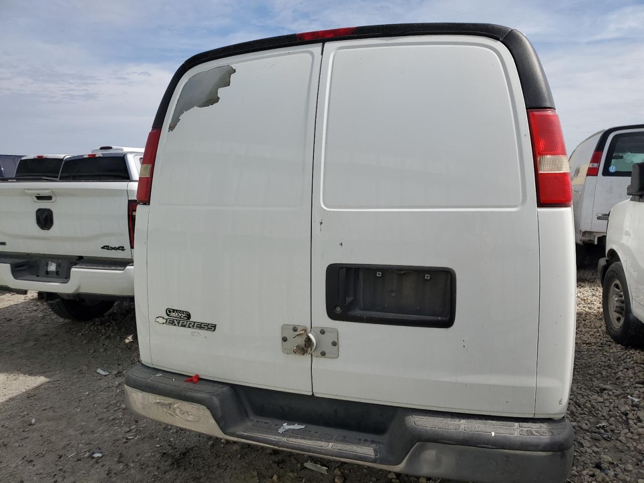 2012 Chevrolet Express - Image 6