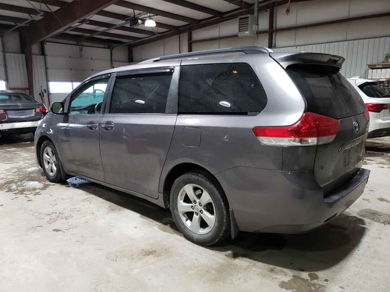 2014 Toyota Sienna - Image 2