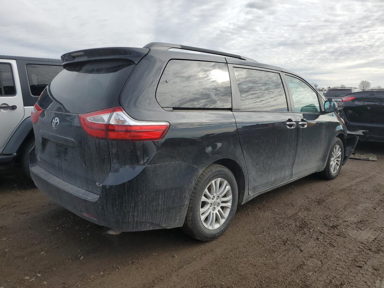 2015 Toyota Sienna - Image 3