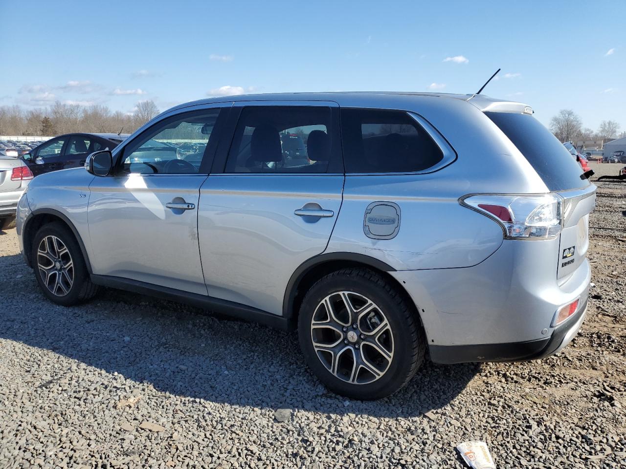 2015 Mitsubishi Outlander - Image 2