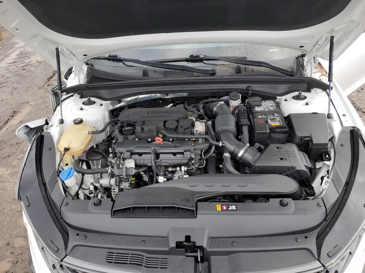 2023 Kia K5 - Image 11