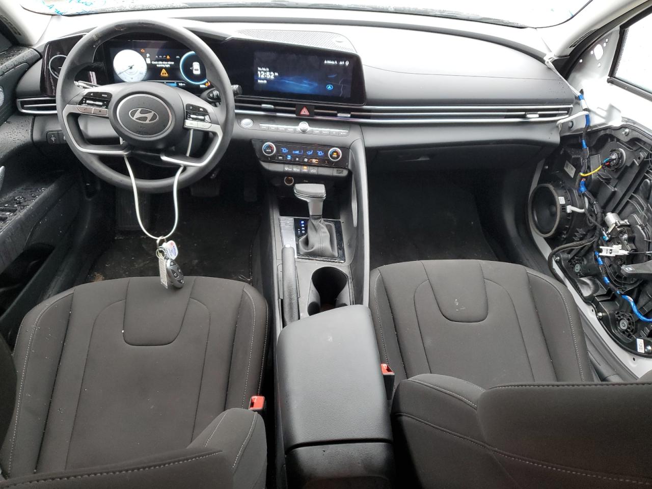 2024 Hyundai Elantra - Image 8