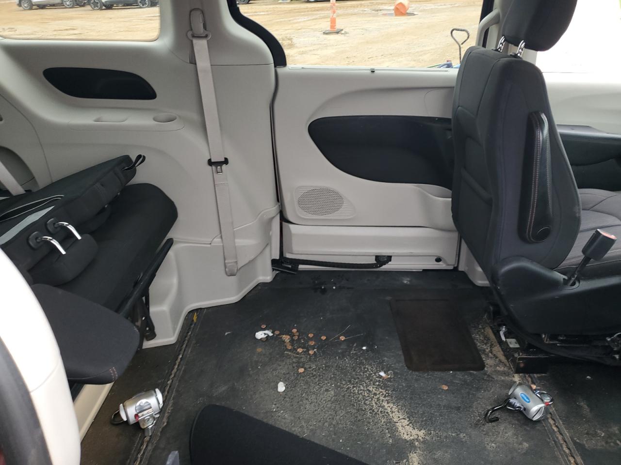 2018 Chrysler Pacifica - Image 11
