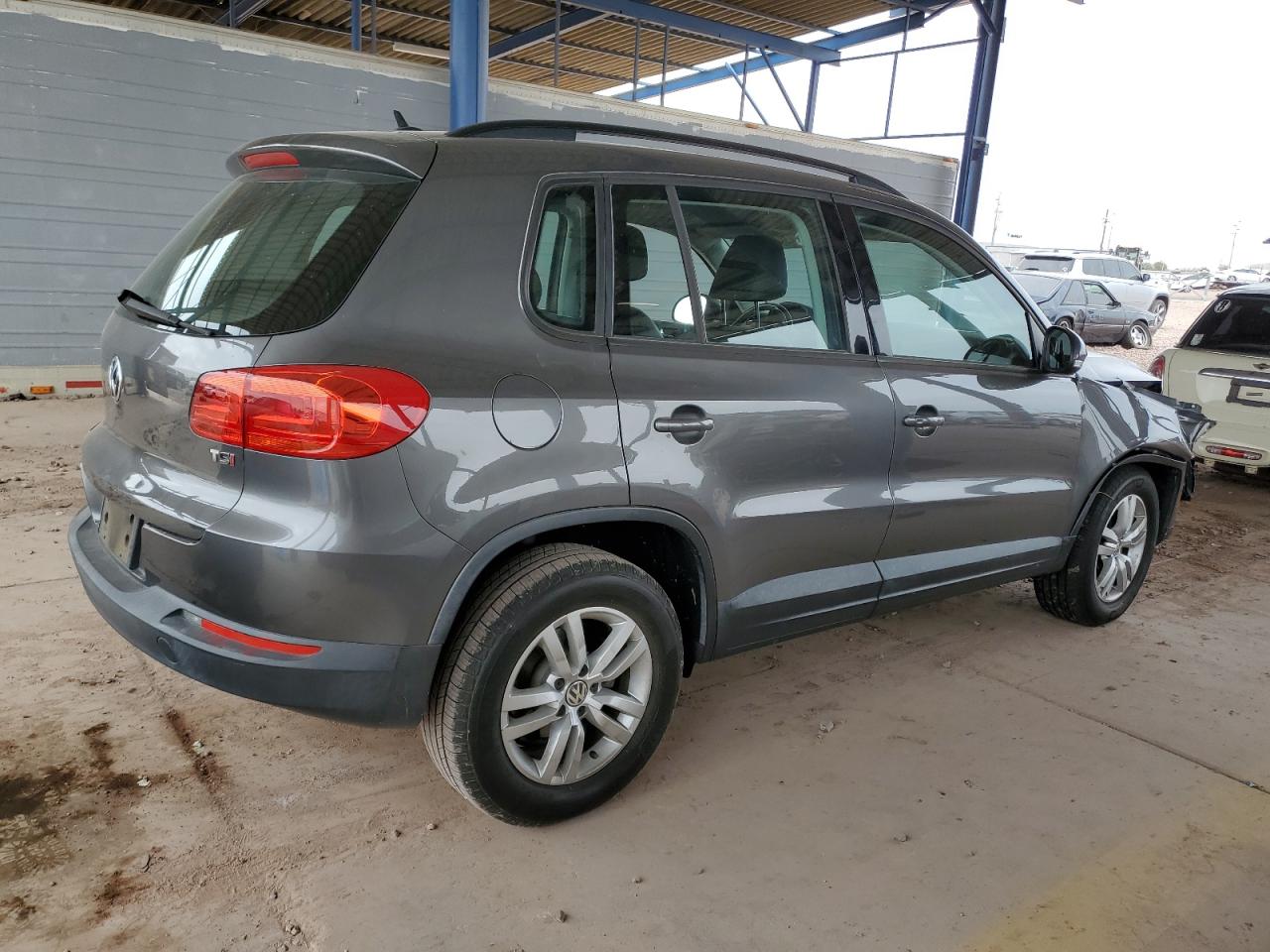 2016 Volkswagen Tiguan - Image 3