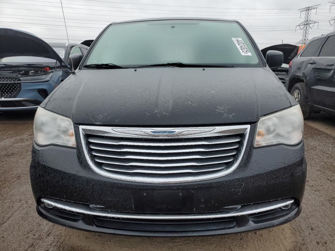 2014 Chrysler Town & Country - Image 5