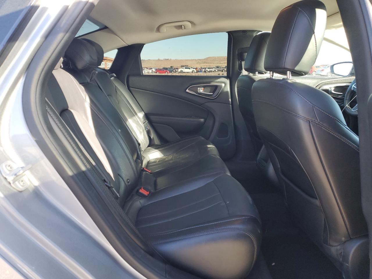2016 Chrysler 200 - Image 10
