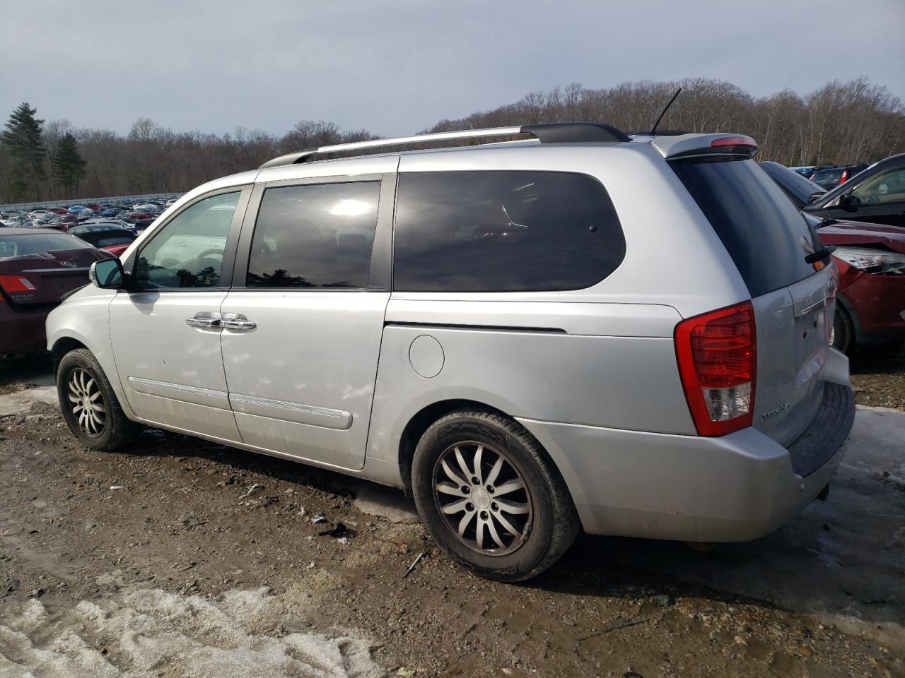 2012 Kia Sedona - Image 2