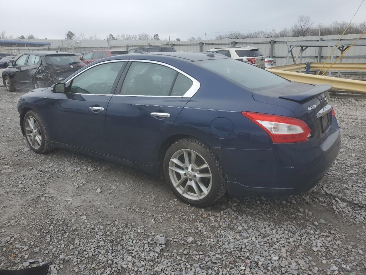 2010 Nissan Maxima - Image 2