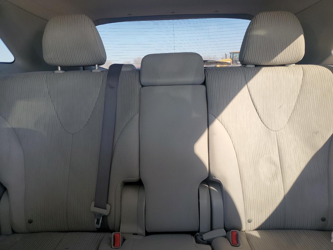 2010 Toyota Venza - Image 10