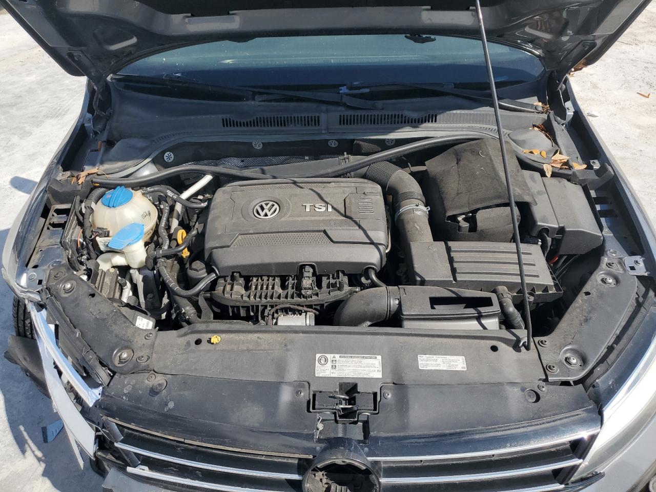 2015 Volkswagen Jetta - Image 11