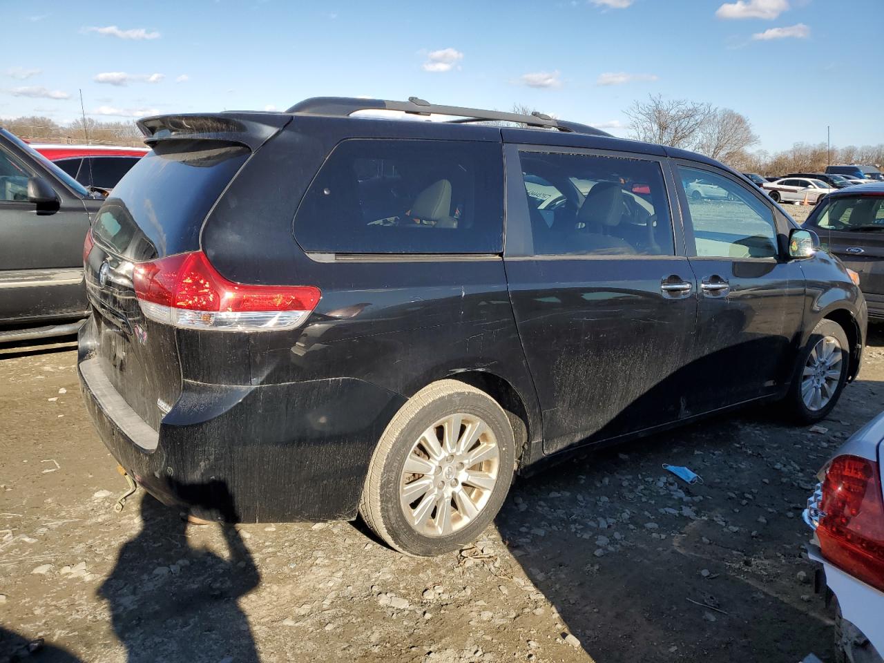 2013 Toyota Sienna - Image 3