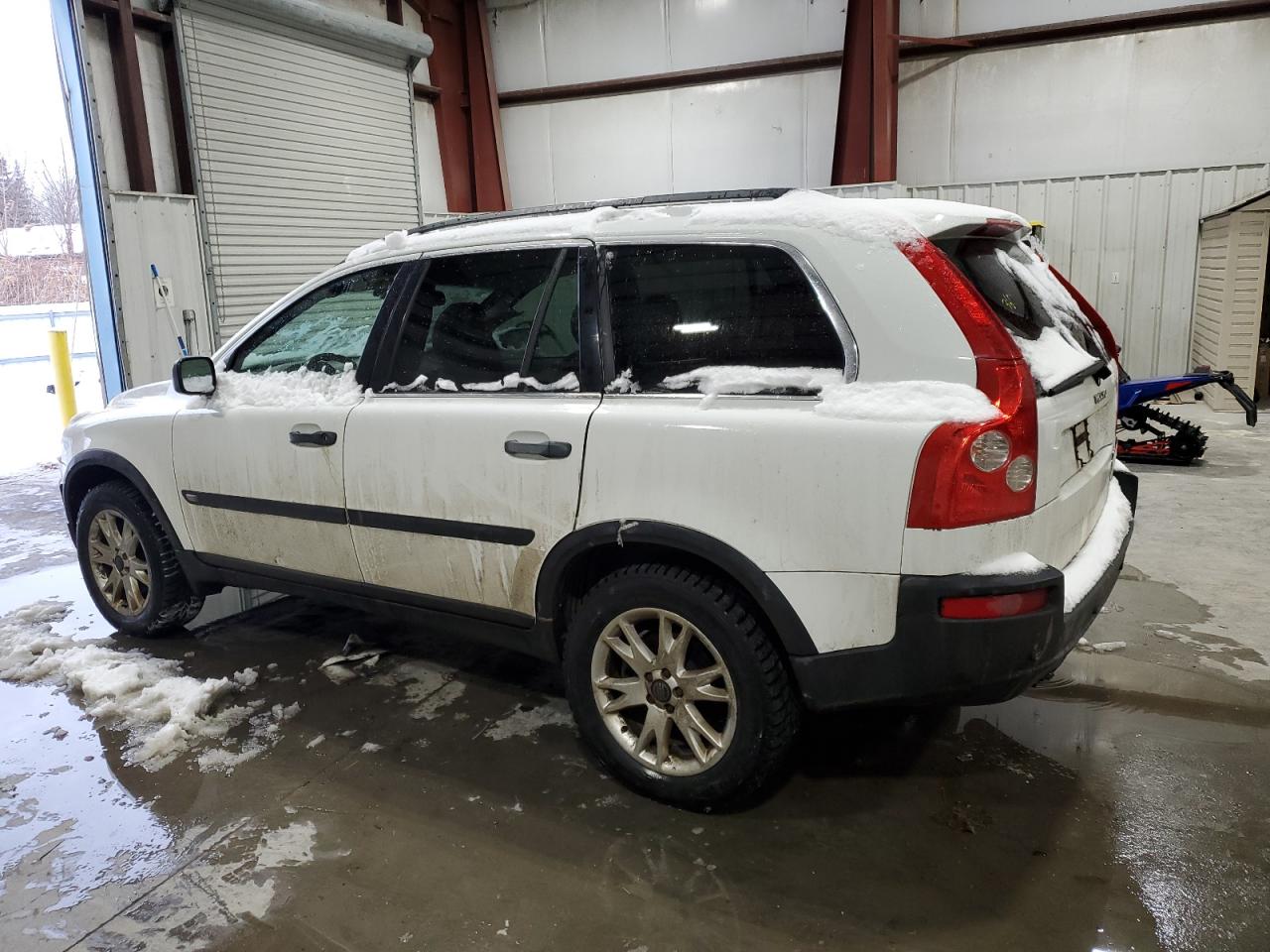 2004 Volvo XC90 - Image 2
