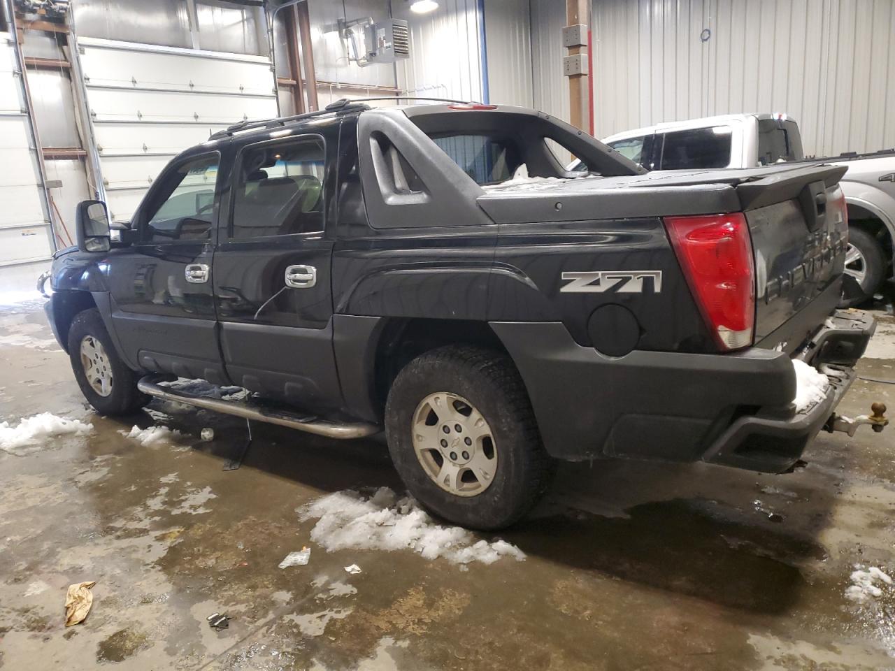 2004 Chevrolet Avalanche - Image 2
