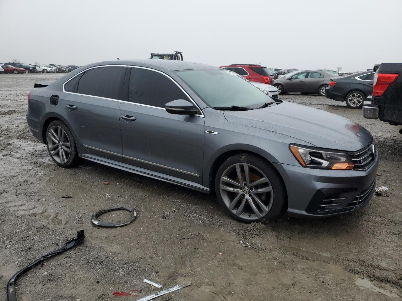 2017 Volkswagen Passat - Image 4