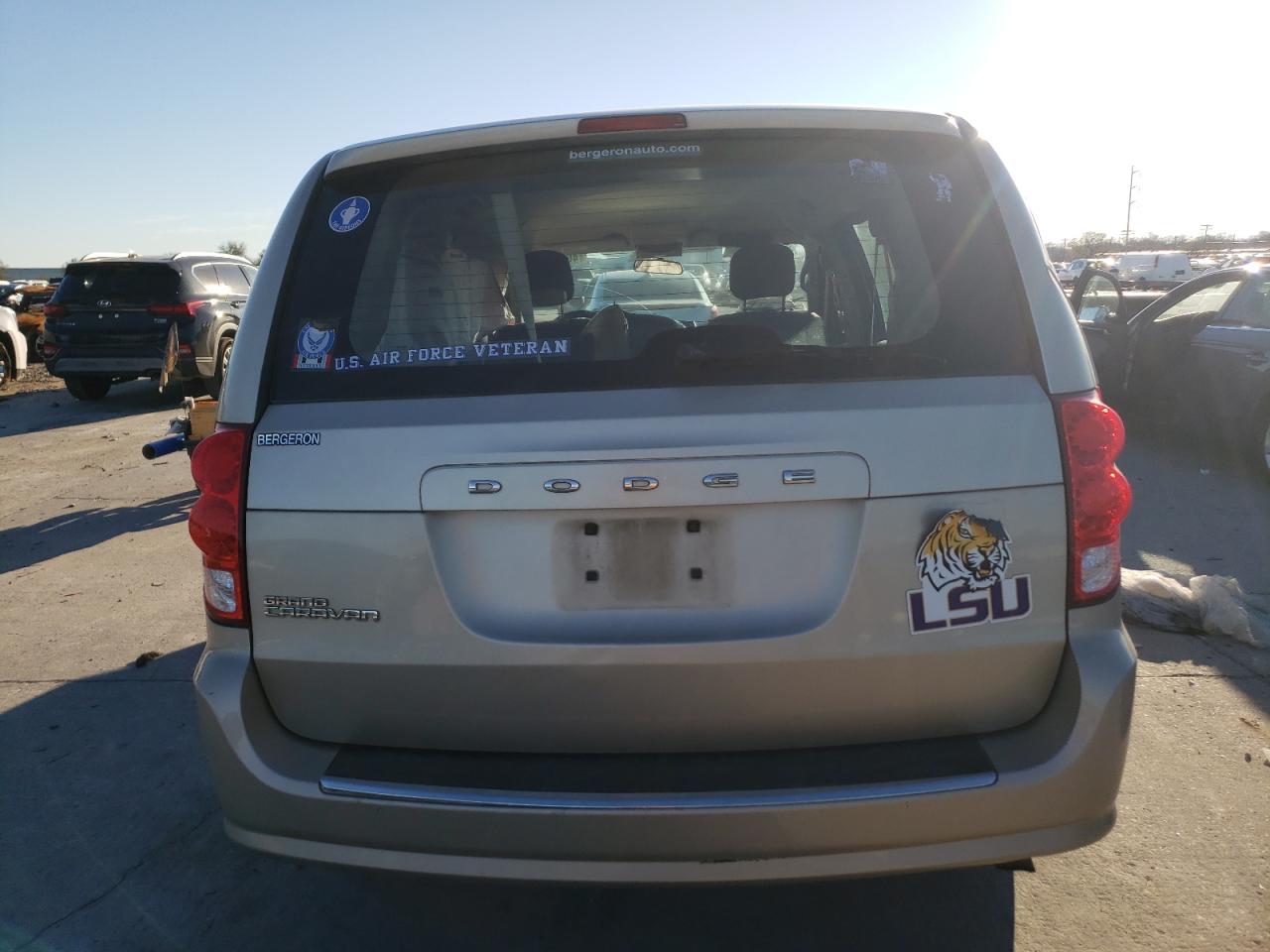 2015 Dodge Caravan - Image 6
