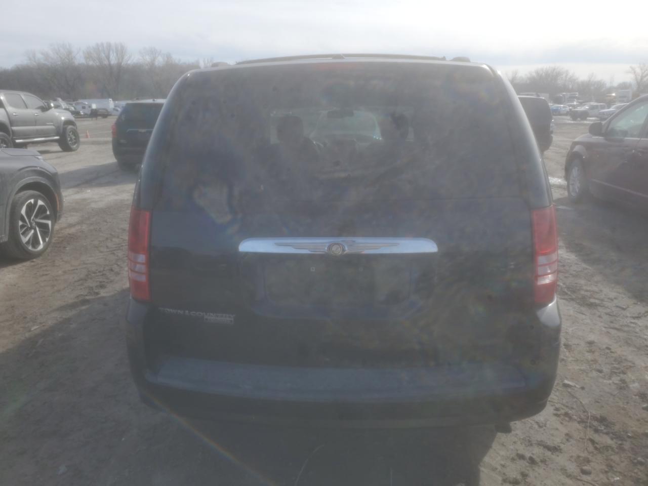 2008 Chrysler Town & Country - Image 6