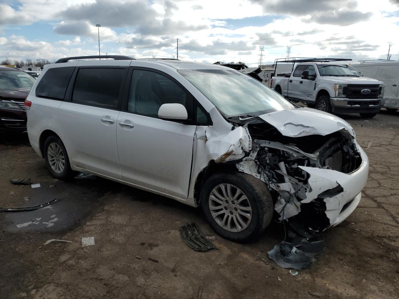 2014 Toyota Sienna - Image 4
