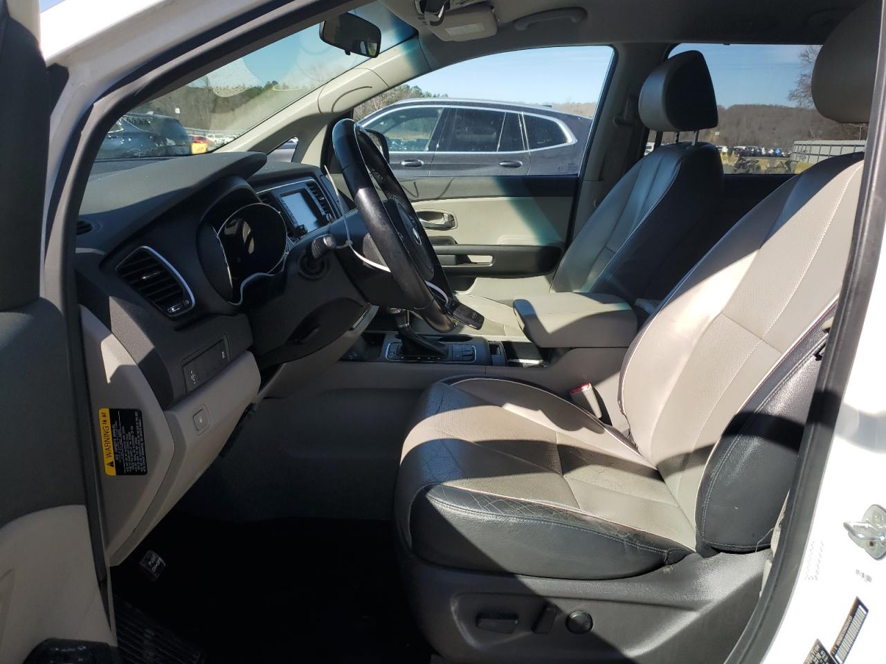 2017 Kia Sedona - Image 7