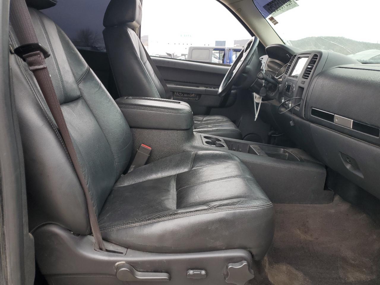 2013 Chevrolet Silverado - Image 7