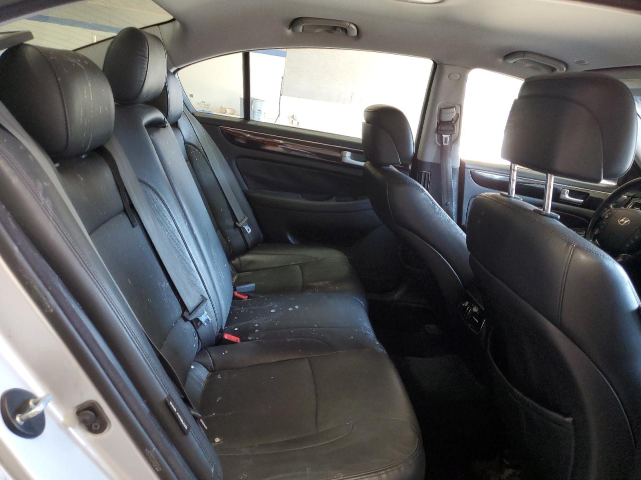 2014 Hyundai Genesis - Image 10