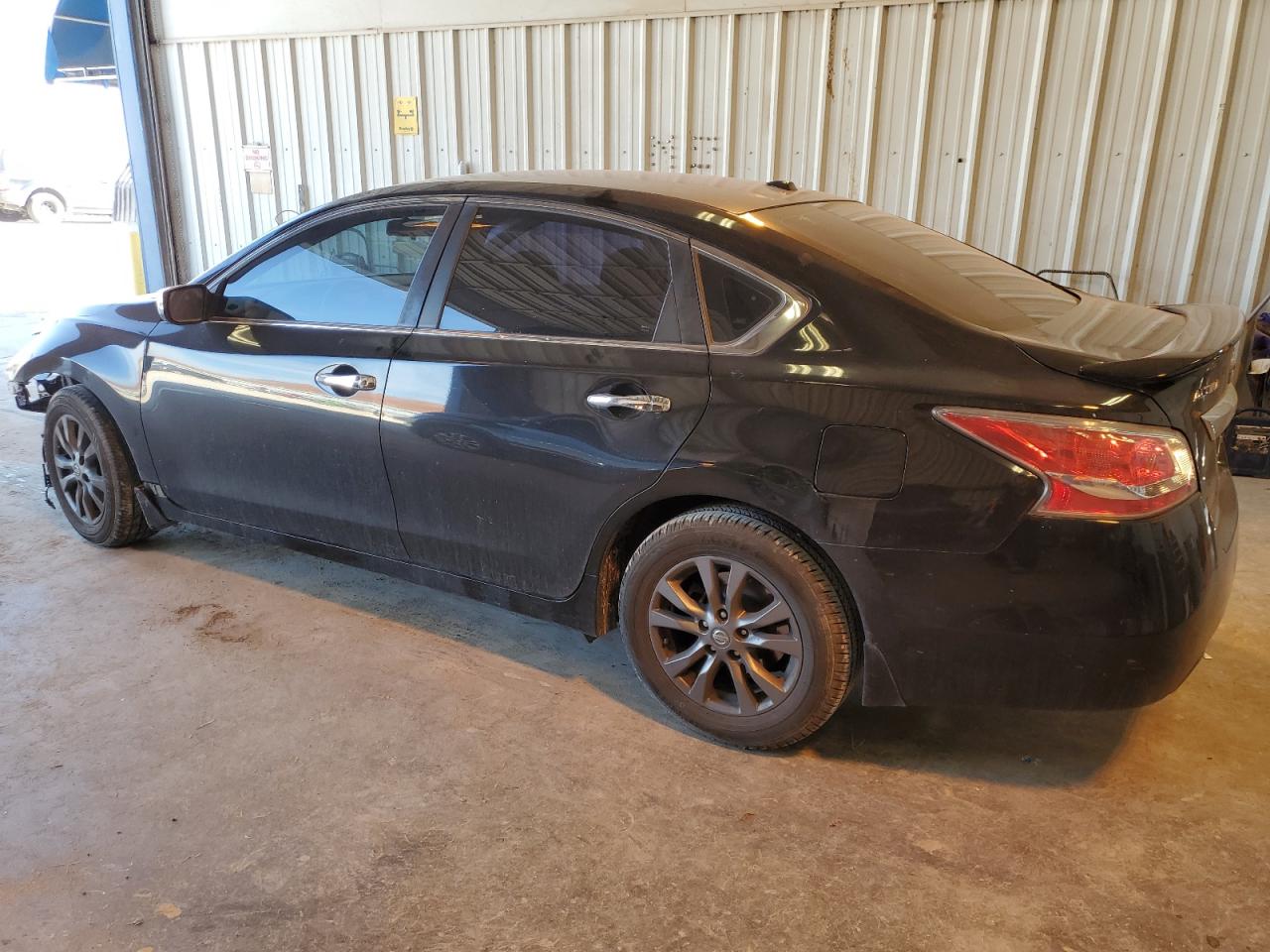 2015 Nissan Altima - Image 2