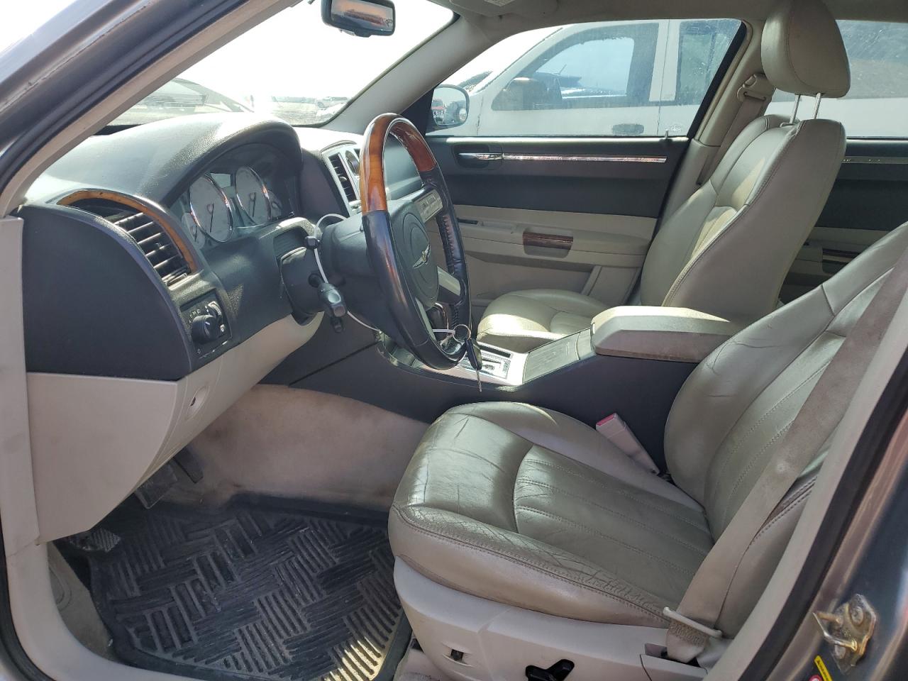 2006 Chrysler 300 - Image 7