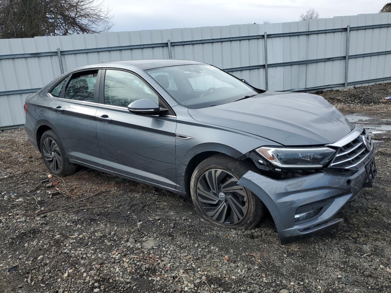 2019 Volkswagen Jetta - Image 4