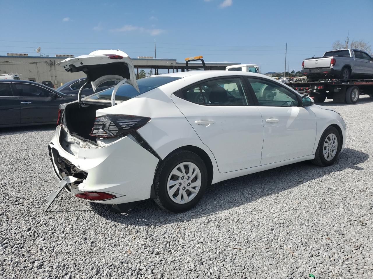 2019 Hyundai Elantra - Image 3