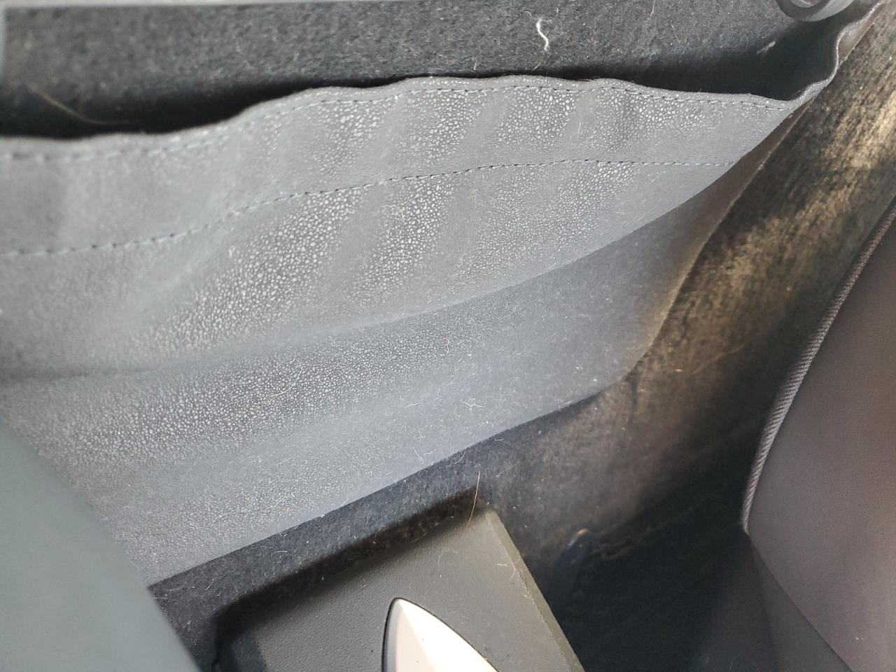 2004 Chrysler Crossfire - Image 10