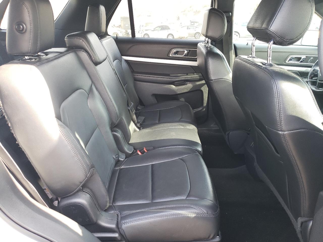 2017 Ford Explorer - Image 11