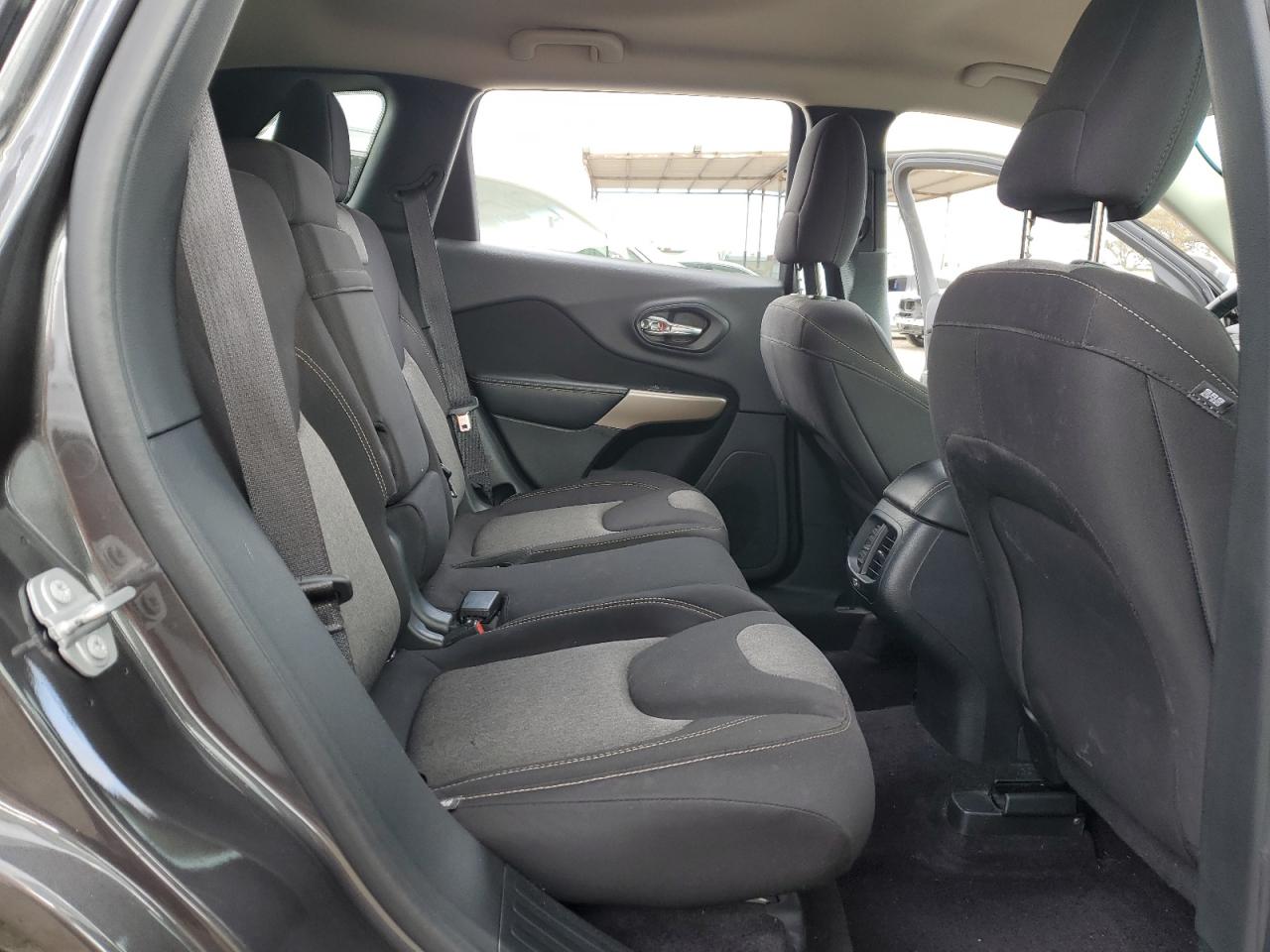 2017 Jeep Grand Cherokee - Image 11
