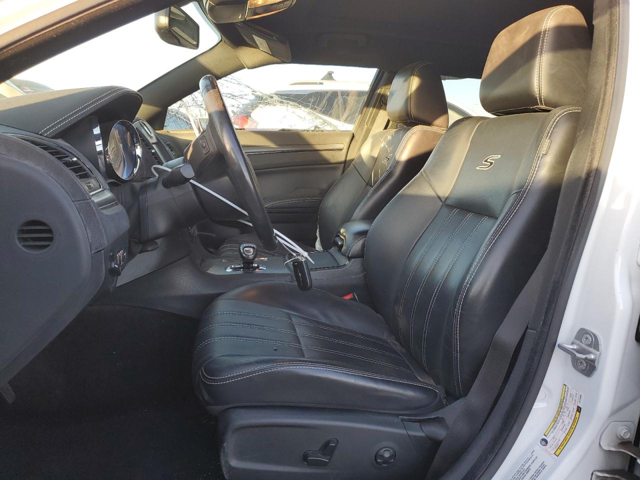 2014 Chrysler 300 - Image 7