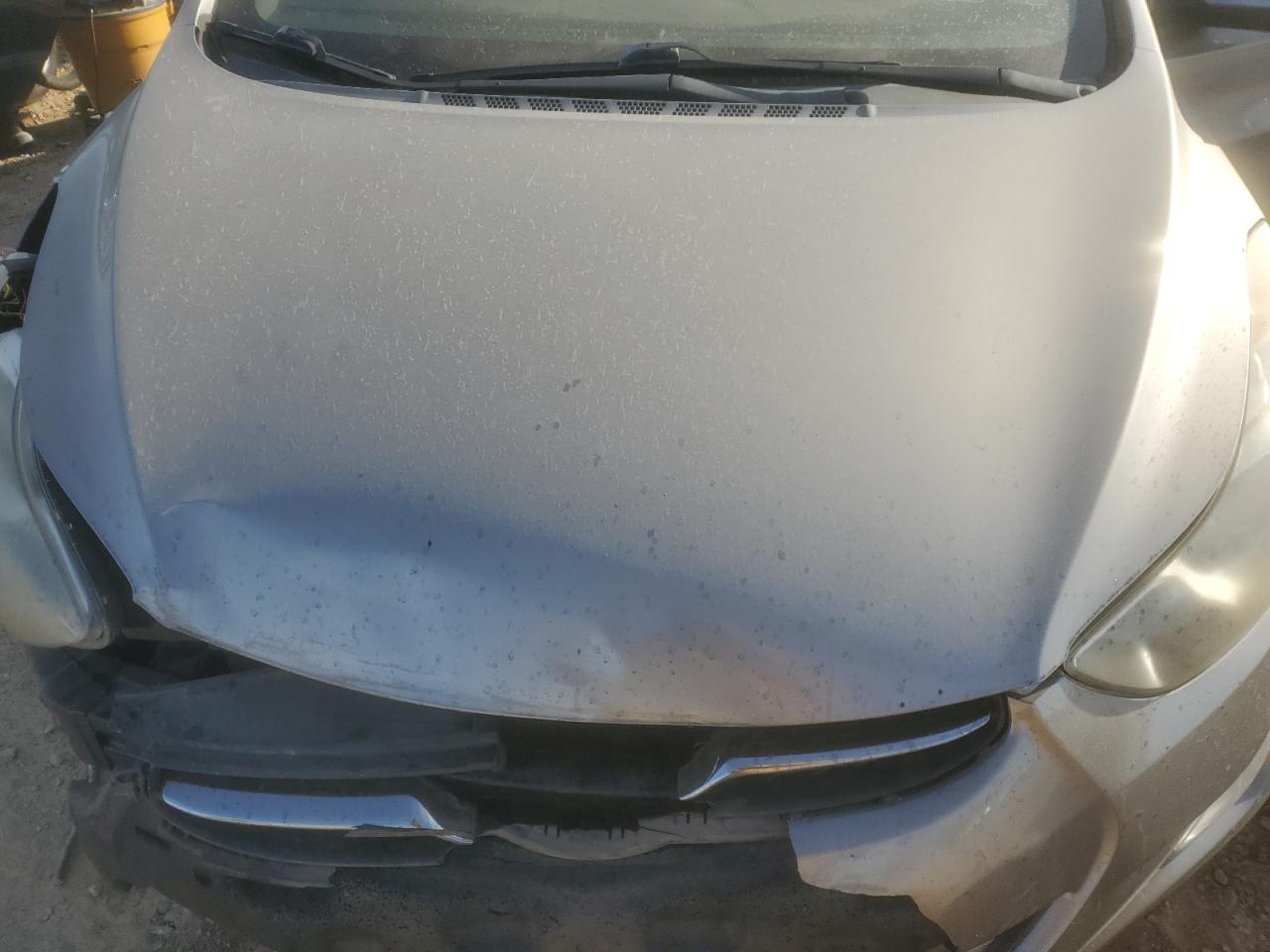 2011 Hyundai Elantra - Image 12