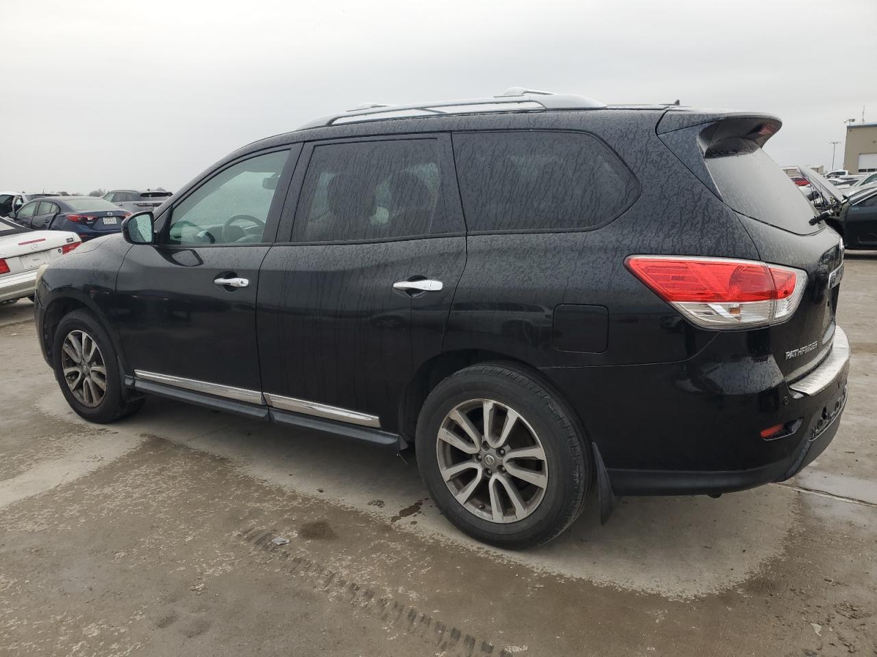 2014 Nissan Pathfinder - Image 2